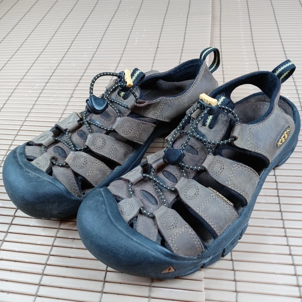 Keen SM 0608 Leather Waterproof Sandals Shoes Hiking Walking men's Sz 8.5 .  59.